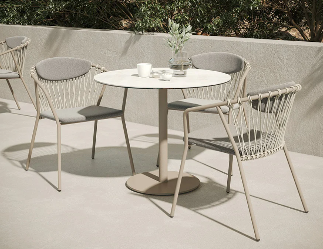 Musola : chaises et tables d’extérieur chez meubles haag